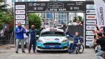 Engelli ralli pilotu Kübra aracını başarıdan başarıya sürüyor