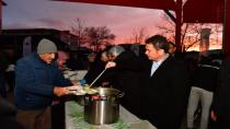 Başkan Erkan Aydın Abdal Meydanı’nda Vatandaşlarla Sahur Yaptı